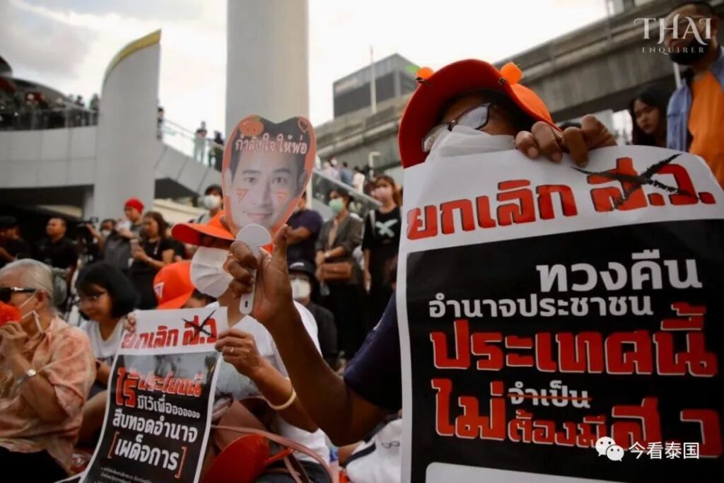 泰国抗议再起,民众聚集并反对选举委员会与军政府议员插图3 泰国抗议再起,民众聚集并反对选举委员会与军政府议员插图3