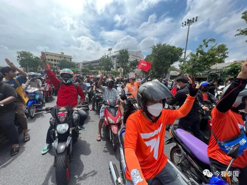 曼谷多地出现抗议,要求议员支持皮塔,目前局势平静插图4 曼谷多地出现抗议,要求议员支持皮塔,目前局势平静插图4