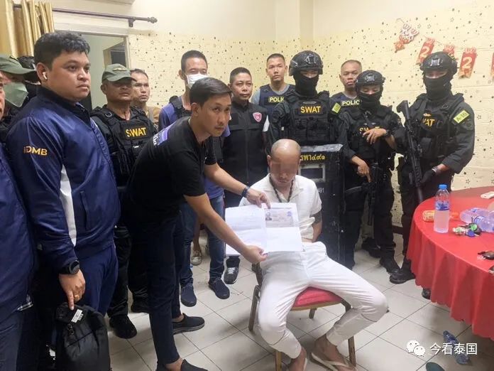 6名中国人在泰国曼谷持枪入室抢劫同胞后,其成员于周三被捕插图 6名中国人在泰国曼谷持枪入室抢劫同胞后,其成员于周三被捕插图