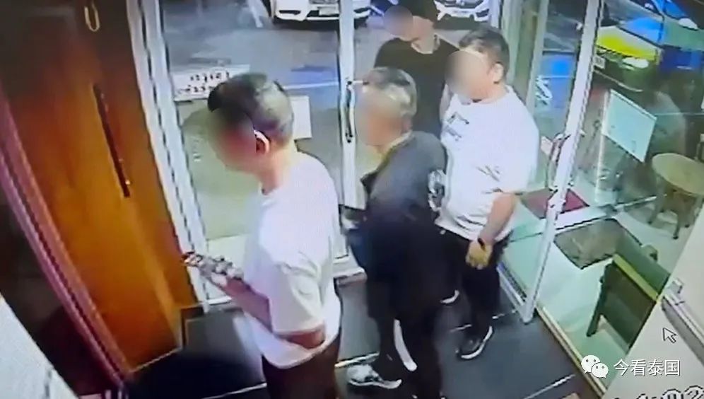 6名中国人在泰国曼谷持枪入室抢劫同胞后,其成员于周三被捕插图1 6名中国人在泰国曼谷持枪入室抢劫同胞后,其成员于周三被捕插图1
