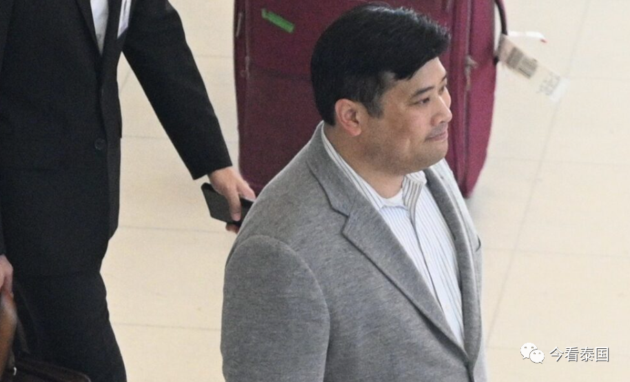 泰国流亡王子又回泰国?参加九世皇纪念活动,预计待2周插图 泰国流亡王子又回泰国?参加九世皇纪念活动,预计待2周插图